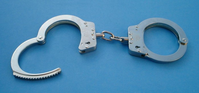 Handcuffs01_2003-06-02[1].jpg